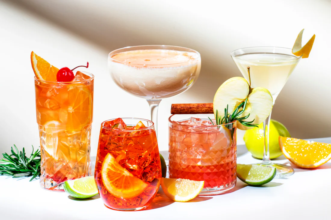Cocktails famosos do mundo que você precisa experimentar